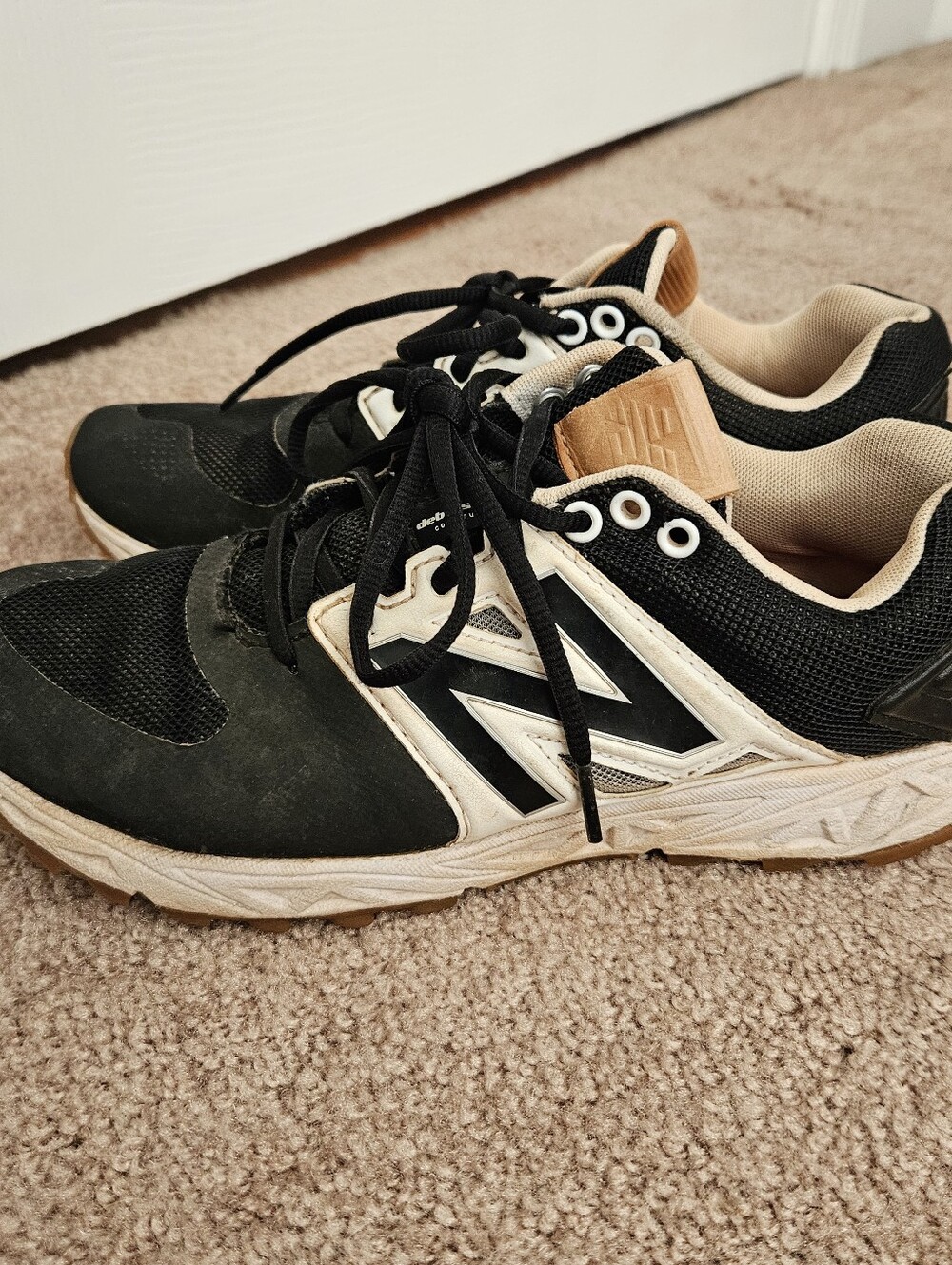 Sneakers - Picture 4 of 8